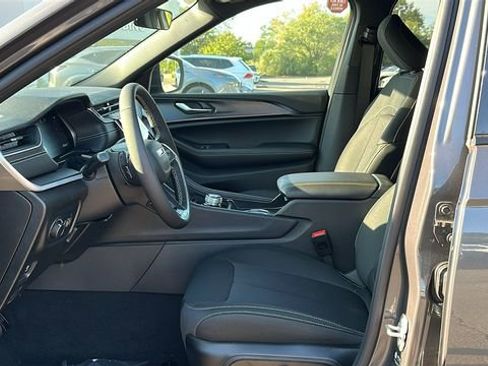 New 2025 Jeep Grand Cherokee L Laredo AWD/4WD image 10
