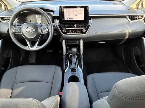 Certified 2025 Toyota Corolla Cross LE FWD image 9