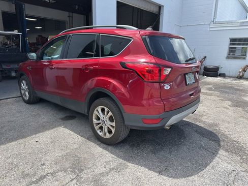 Used 2019 Ford Escape SEL FWD image 2