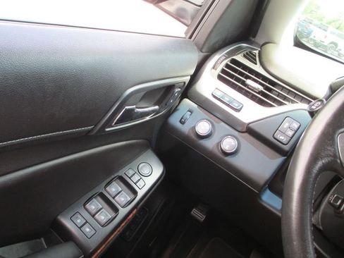 Used 2018 Chevrolet Tahoe Premier AWD/4WD image 30