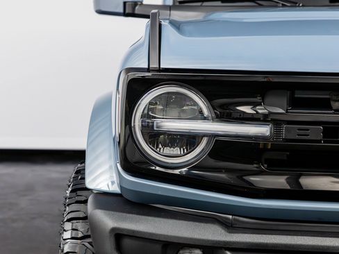 Used 2025 Ford Bronco Outer Banks AWD/4WD image 3