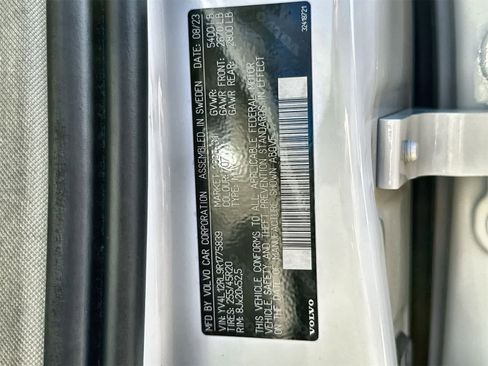 Used 2024 Volvo XC60 B5 Plus image 19