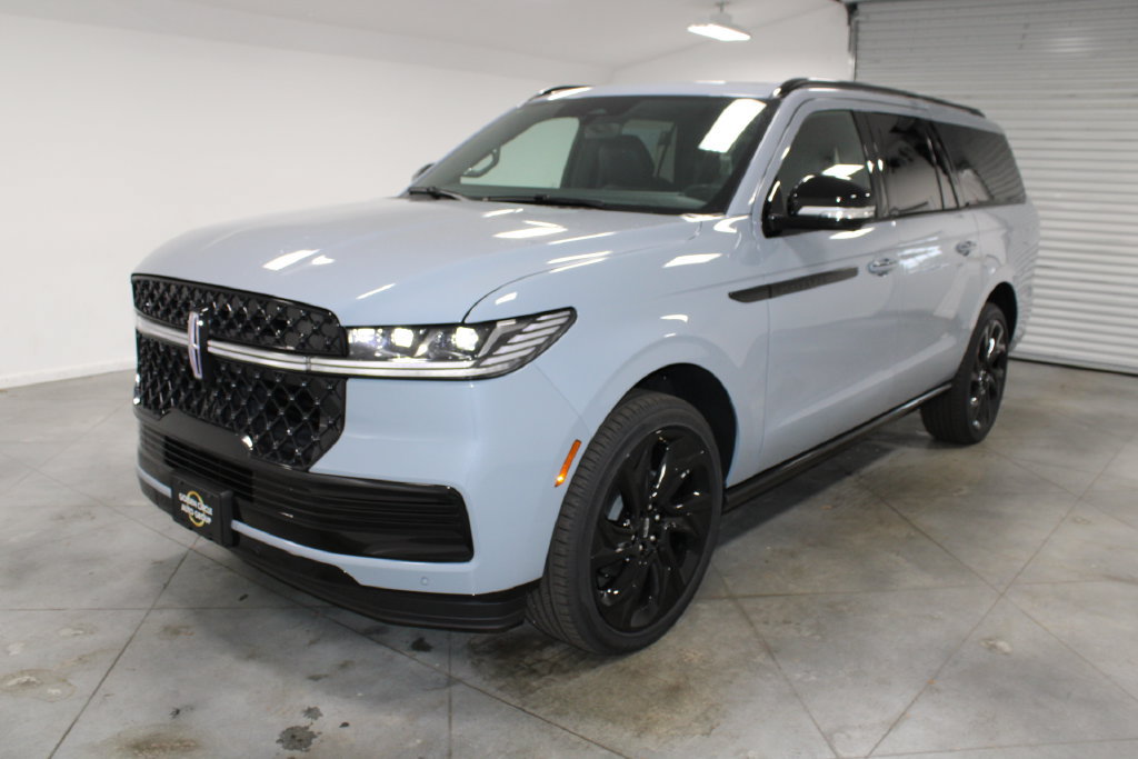 New 2027 Lincoln Navigator L Reserve w/ Jet Appearance Package AWD/4WD image 3