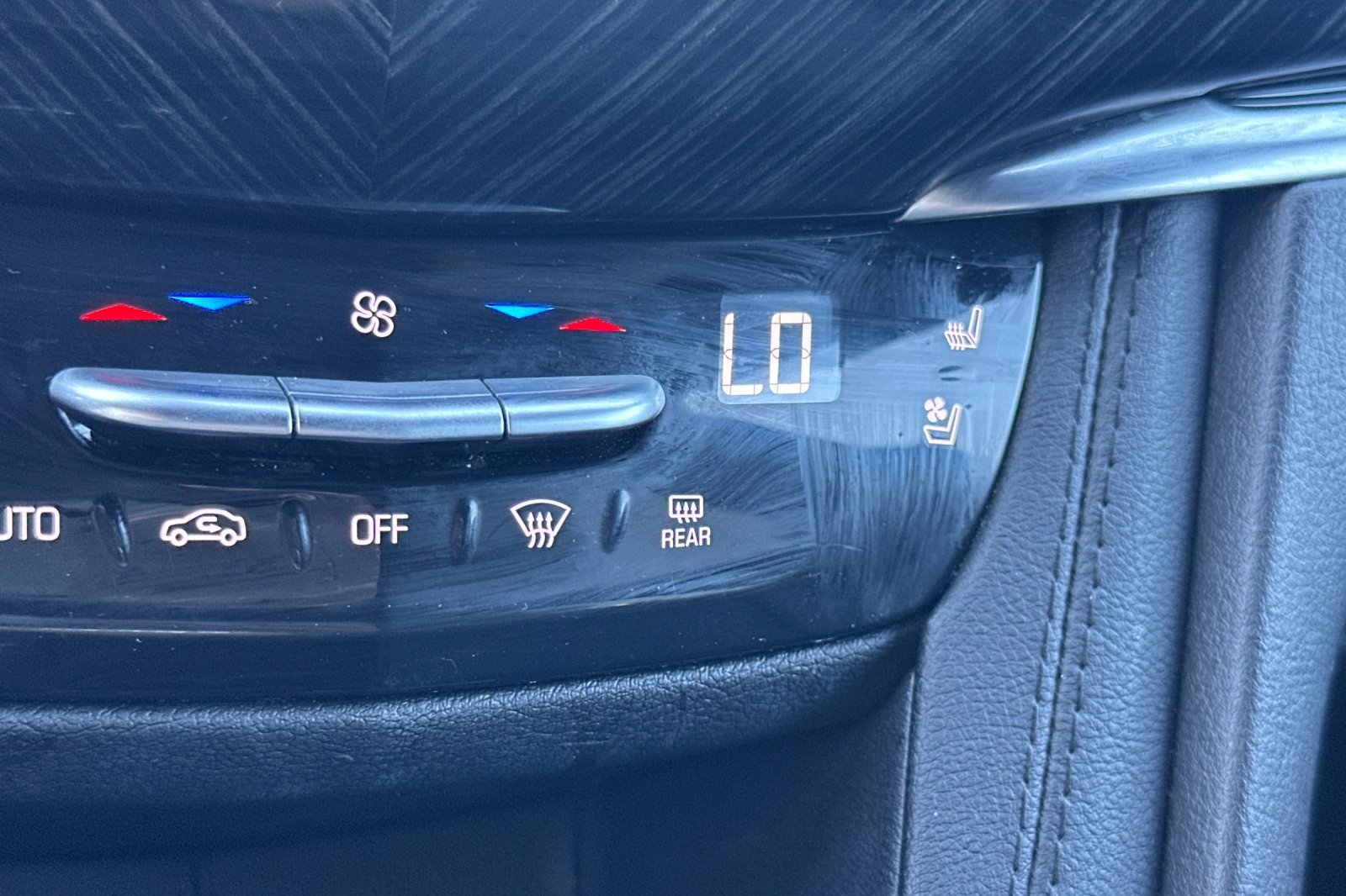 Certified 2024 Cadillac XT6 Premium Luxury w/ Technology Package FWD image 29