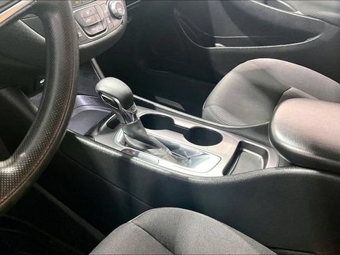 Used 2022 Chevrolet Malibu LS FWD image 23