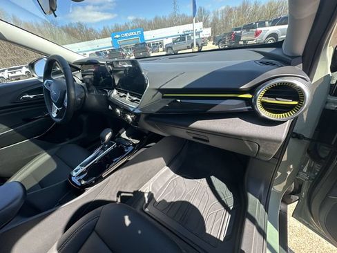 Used 2026 Chevrolet Trax ACTIV w/ Sunroof Package FWD image 32