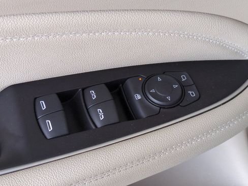 Used 2019 Buick Regal Preferred w/ Driver Confidence Package I AWD/4WD image 11