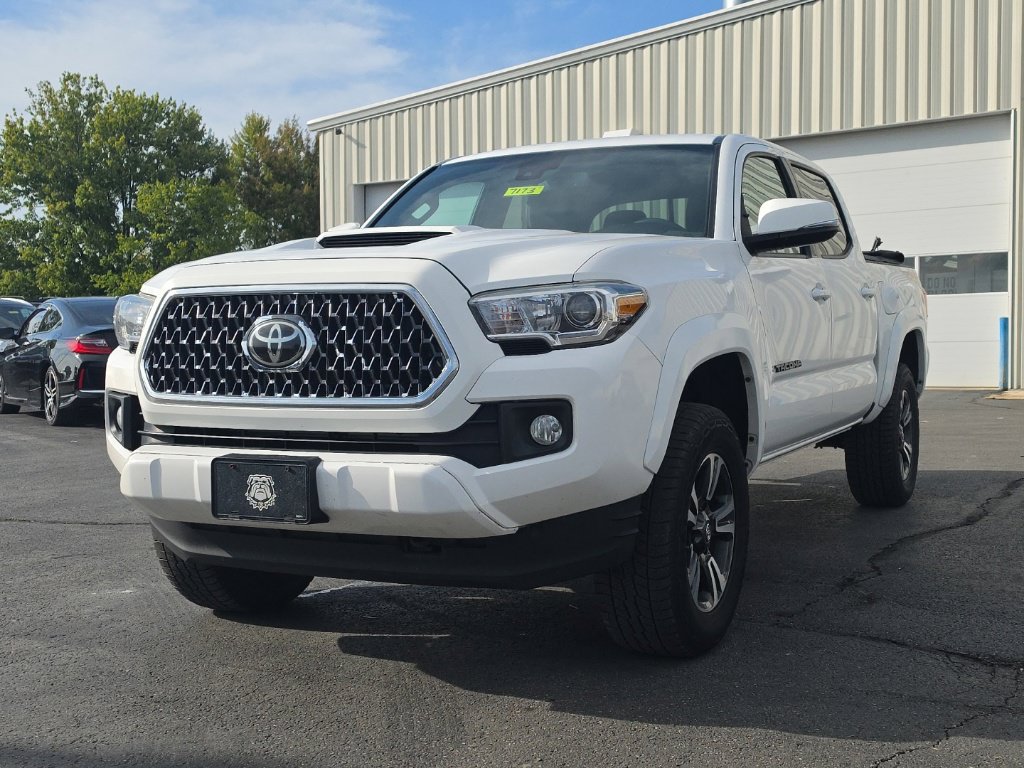 Used 2019 Toyota Tacoma TRD Sport w/ Technology Package AWD/4WD image 3