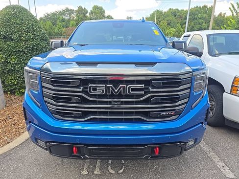 Used 2022 GMC Sierra 1500 AT4 w/ AT4 Premium Package AWD/4WD image 3
