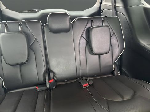 Used 2025 Chrysler Pacifica Limited image 32