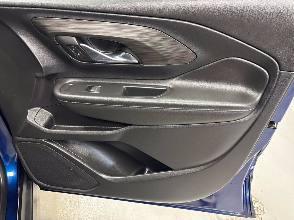 Used 2022 GMC Terrain SLT w/ LPO, Floor Liner Package FWD image 8