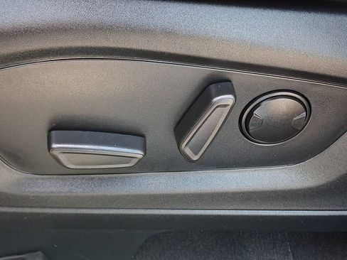 Used 2023 Ford Explorer XLT w/ Equipment Group 202A AWD/4WD image 27