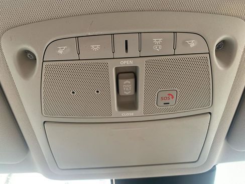 Used 2019 Nissan Rogue SL w/ Premium Package image 25