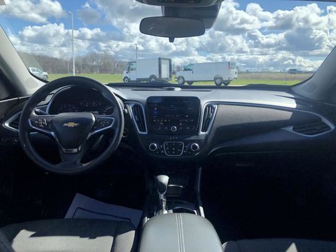 Used 2023 Chevrolet Malibu LT image 16