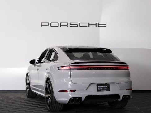 Used 2026 Porsche Cayenne GTS AWD/4WD image 3