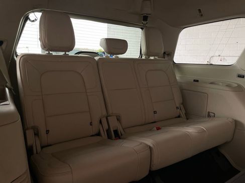Used 2018 Lincoln Navigator Select w/ Technology Package image 31