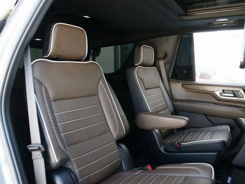 Used 2025 GMC Yukon Denali Ultimate image 35