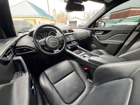 Used 2018 Jaguar F-PACE Premium image 16