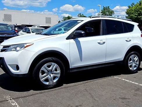Used 2015 Toyota RAV4 LE AWD/4WD image 4