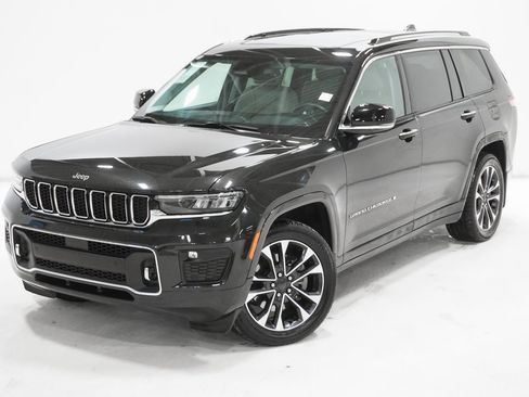 Certified 2022 Jeep Grand Cherokee L Overland w/ MOPAR Finishing Package image 2