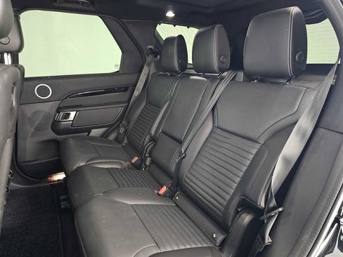 Used 2025 Land Rover Discovery S AWD/4WD image 17