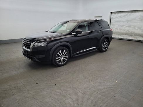 Used 2022 Nissan Pathfinder Platinum w/ Lighting Package (N93) AWD/4WD image 2