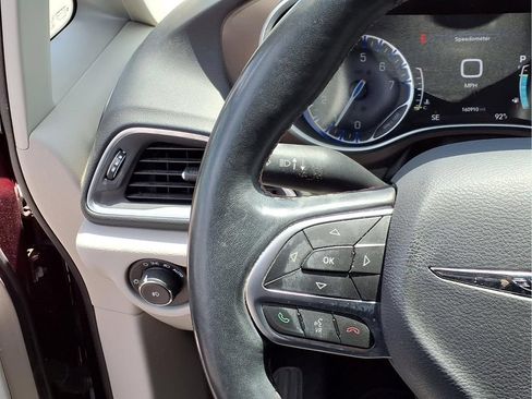 Used 2017 Chrysler Pacifica Touring-L Plus FWD image 10