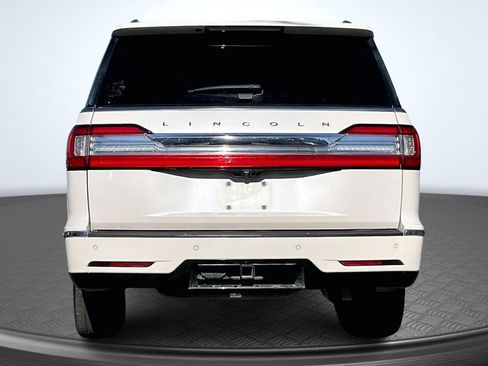 Used 2018 Lincoln Navigator L Reserve w/ Technology Package image 4