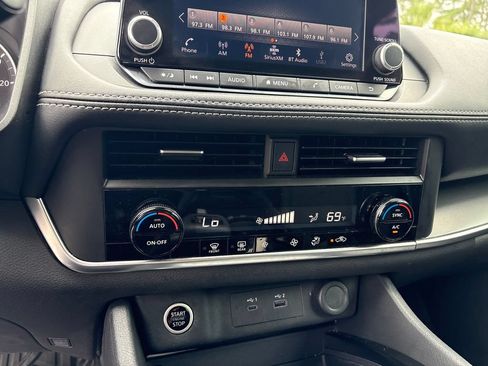Used 2023 Nissan Rogue SV FWD image 17