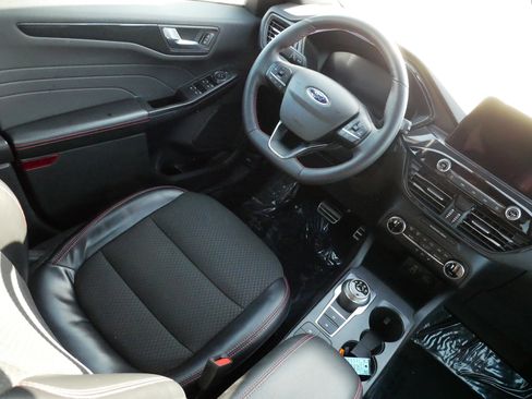 Used 2024 Ford Escape ST-Line image 9