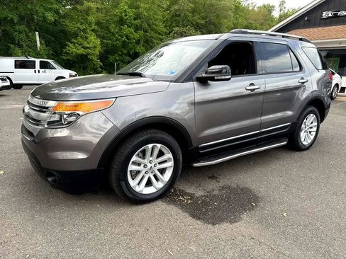 Used 2014 Ford Explorer XLT w/ Equipment Group 202A AWD/4WD image 3