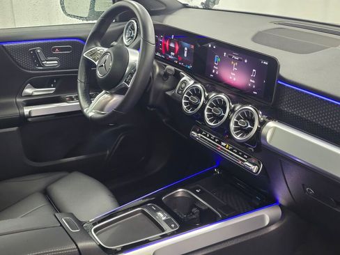 Used 2025 Mercedes-Benz GLB 250 4MATIC image 26