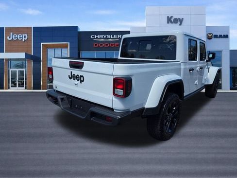 Used 2025 Jeep Gladiator Sport AWD/4WD image 5