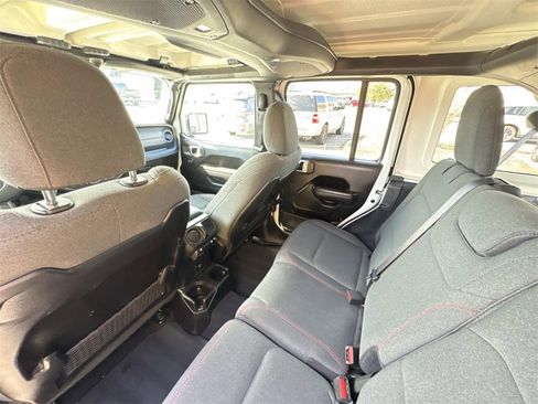 Used 2025 Jeep Wrangler Unlimited Rubicon image 13