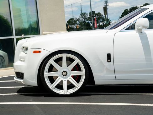 Used 2010 Rolls-Royce Ghost RWD image 21