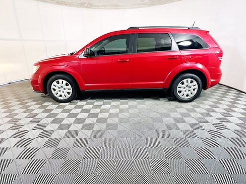 Used 2019 Dodge Journey SE FWD image 6