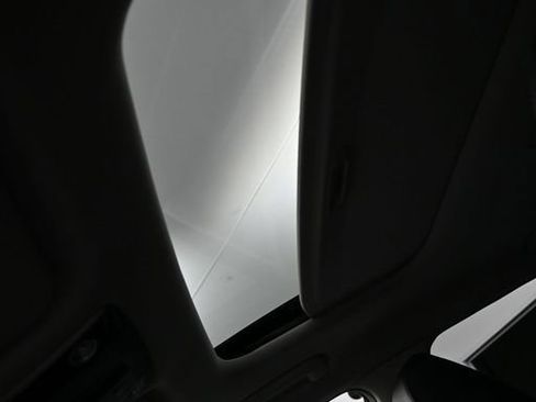 Certified 2021 Kia Seltos SX w/ SX Sunroof Package image 18