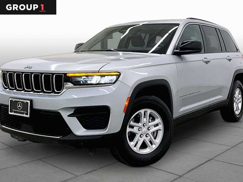 Used 2024 Jeep Grand Cherokee Laredo RWD image 1