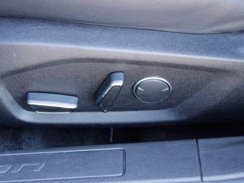 Used 2017 Ford Fusion SE w/ Fusion SE Technology Package FWD image 14