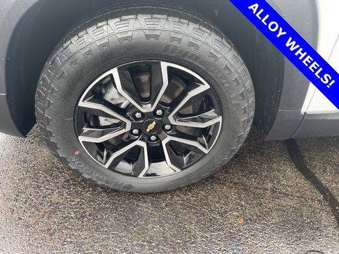 Certified 2023 Chevrolet TrailBlazer ACTIV image 2