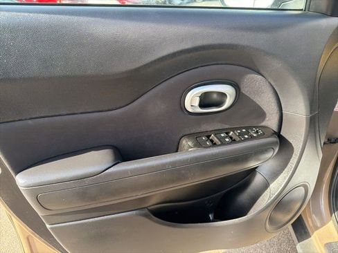 Used 2015 Kia Soul + image 23