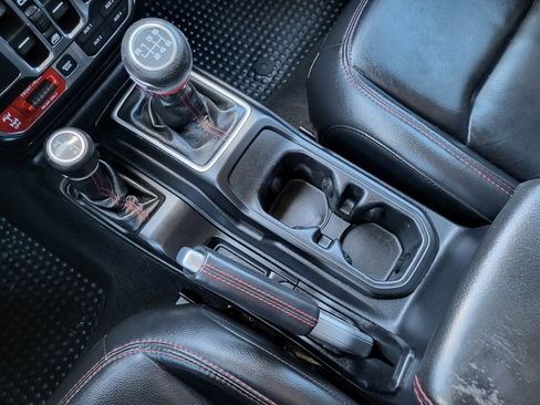 Used 2019 Jeep Wrangler Unlimited Rubicon AWD/4WD image 16