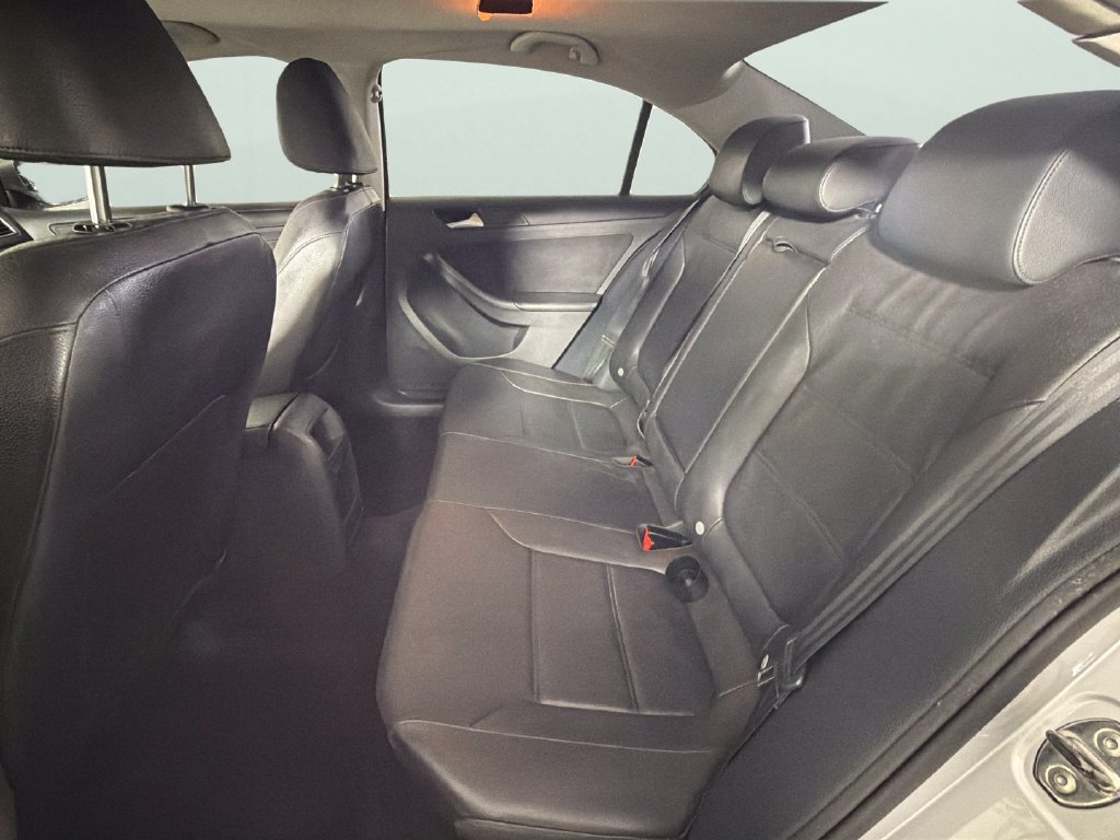 Used 2014 Volkswagen Jetta SE FWD image 25