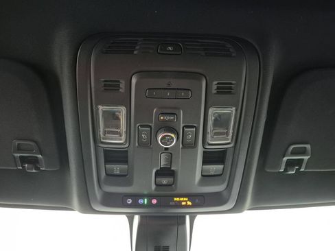 Used 2022 GMC Yukon Denali w/ Denali Premium Package AWD/4WD image 32