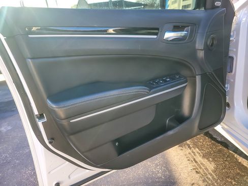 Used 2019 Chrysler 300 S image 17