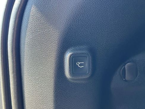 Used 2019 Jeep Cherokee Limited w/ Technology Group image 36