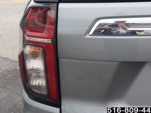 Used 2023 Chevrolet Suburban Premier AWD/4WD image 36