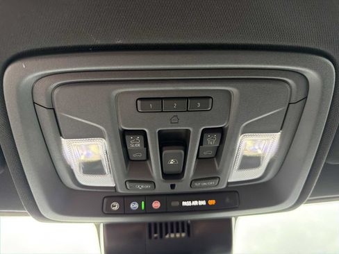 Used 2025 GMC Sierra 2500 AT4 w/ AT4 Premium Plus Package AWD/4WD image 18