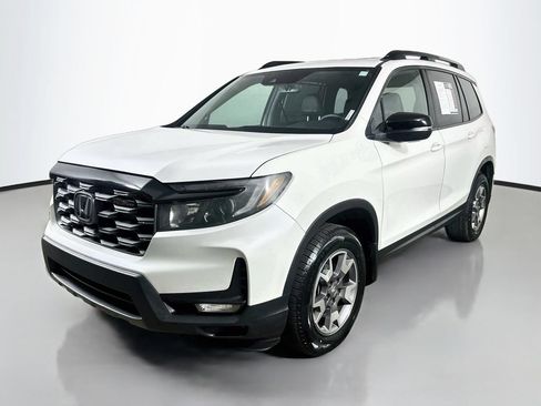 Used 2023 Honda Passport TrailSport image 3