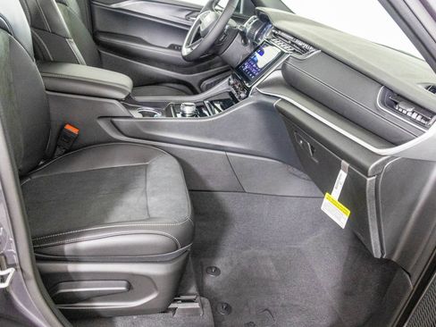 New 2025 Jeep Grand Cherokee Altitude image 36